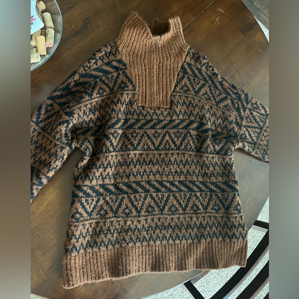 COPY - Aerie zip up sweater size medium. Like new